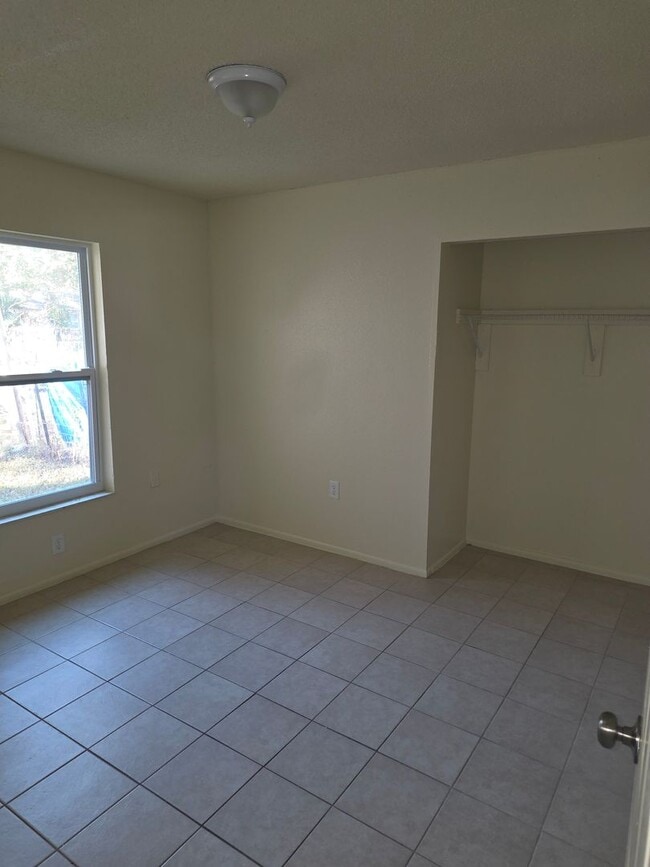 Building Photo - 3/2 DUPLEX