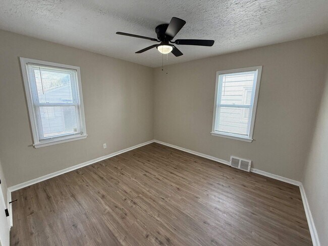 Building Photo - Fully Renovated 3-Bedroom Home – Move-In R...