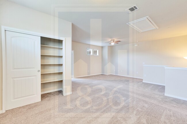 Building Photo - 2880 Donnell Dr