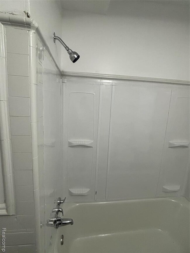 Building Photo - 3008 Cortland St