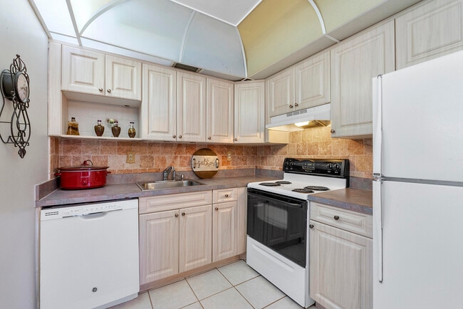 Building Photo - 157 Flanders C