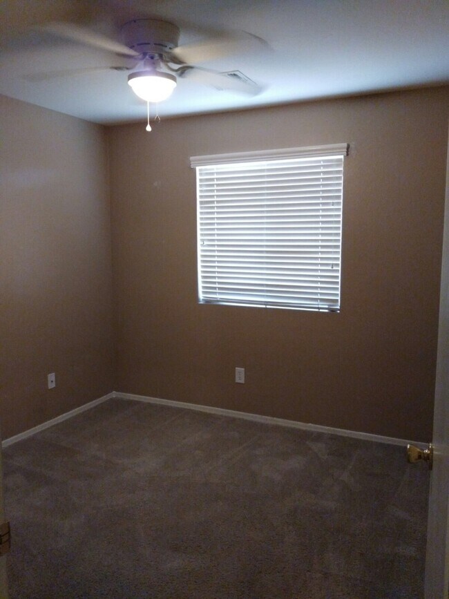 Building Photo - Private Corner lot in Desirable Riverbend Neighborhood