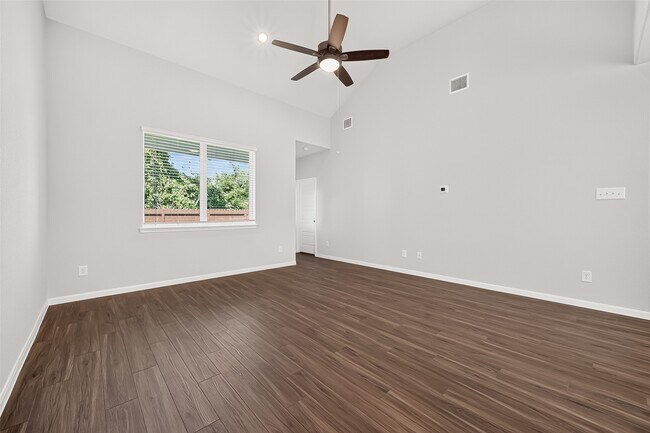 Building Photo - 15610 Coneflower Hls Dr