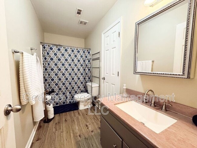 Building Photo - 62 Creek Side Dr