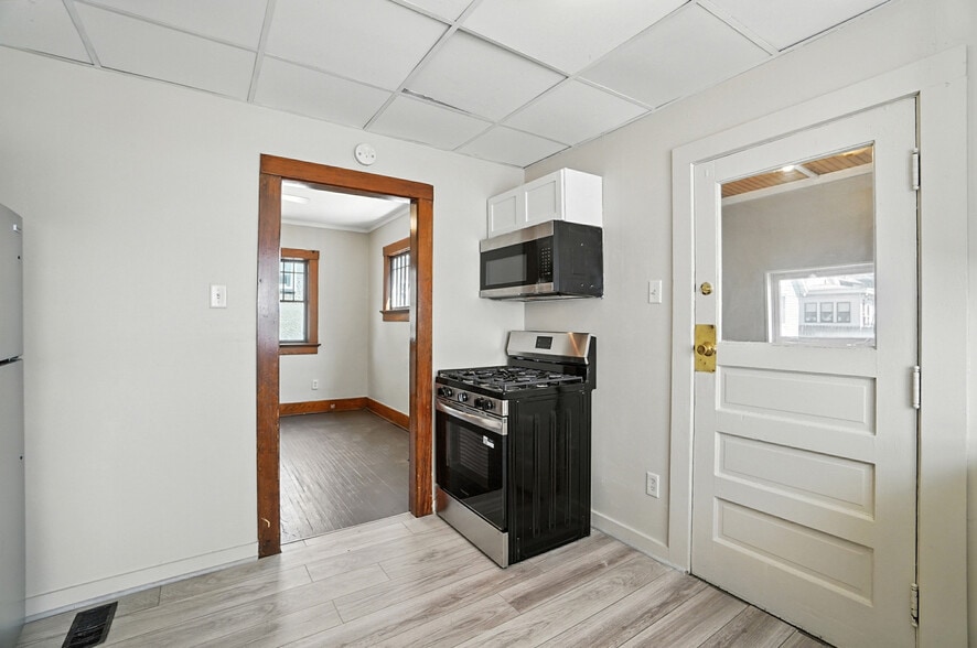 Building Photo - 2911 Broadway