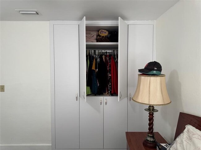 Building Photo - 1631 NE 32nd St