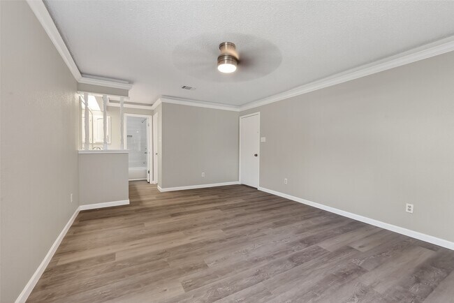 Building Photo - 4002 Cedar Ridge Ct