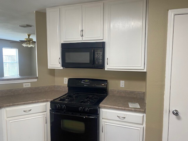 Building Photo - 5906 Drenner Park Ln