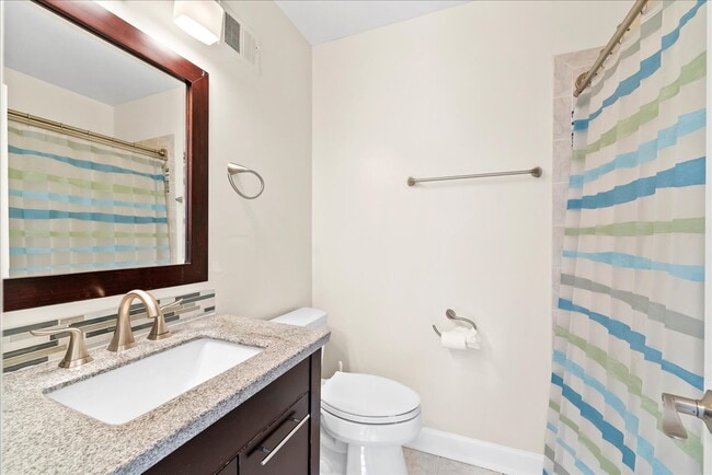 Building Photo - "Luxurious Reston Retreat: Spacious 2400 S...