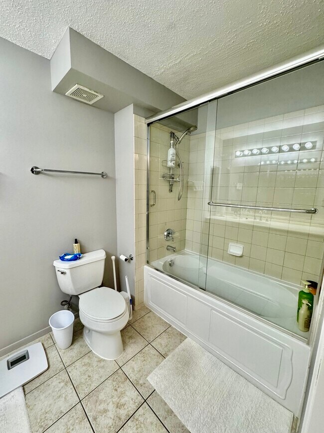 Building Photo - 9655 Woods Dr