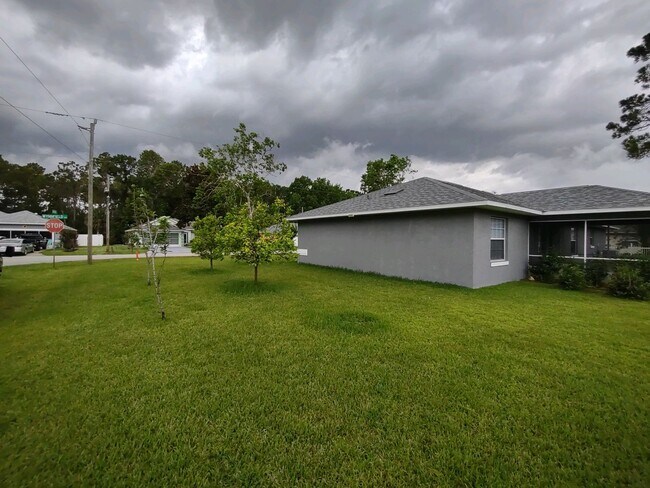 Building Photo - Pine Lakes Subdivision Corner Lot!