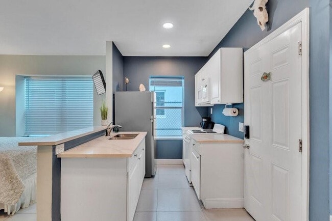 Building Photo - 324 Indiana St