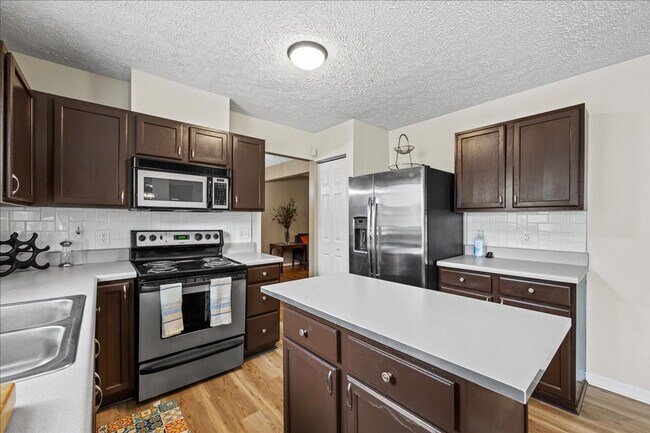 Building Photo - 6 Wavecrest Ct