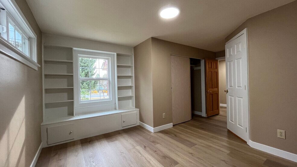 Building Photo - 15545 8th Ave NE