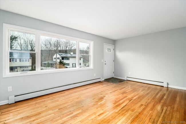 Building Photo - 32 Pleasant St