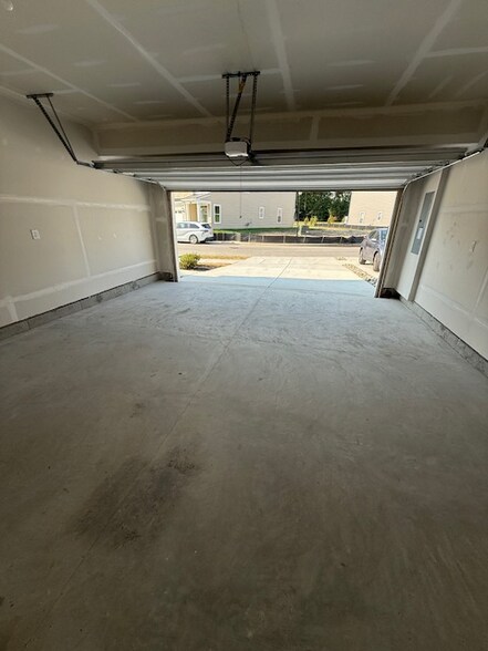 Building Photo - 32068 White Tail Dr