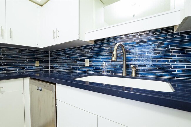 Building Photo - 15 Greenway Plaza