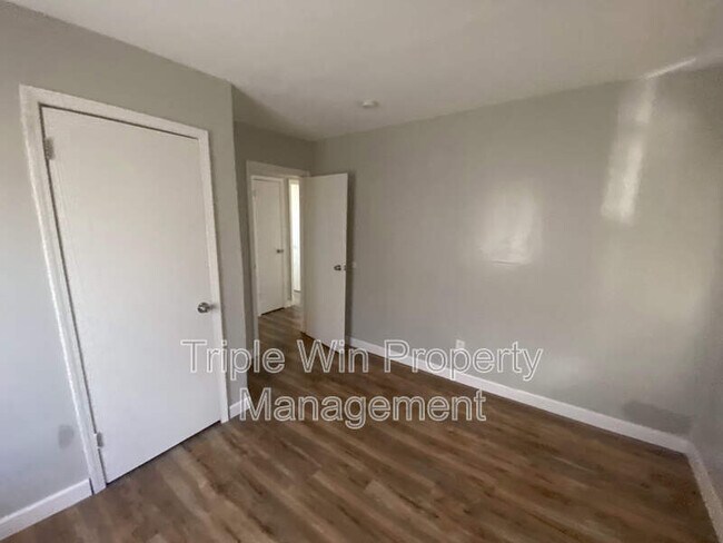 Building Photo - 3133 Rex Ave