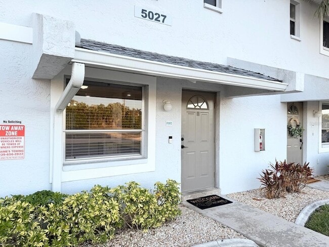 Building Photo - 5027 SW 16th Pl