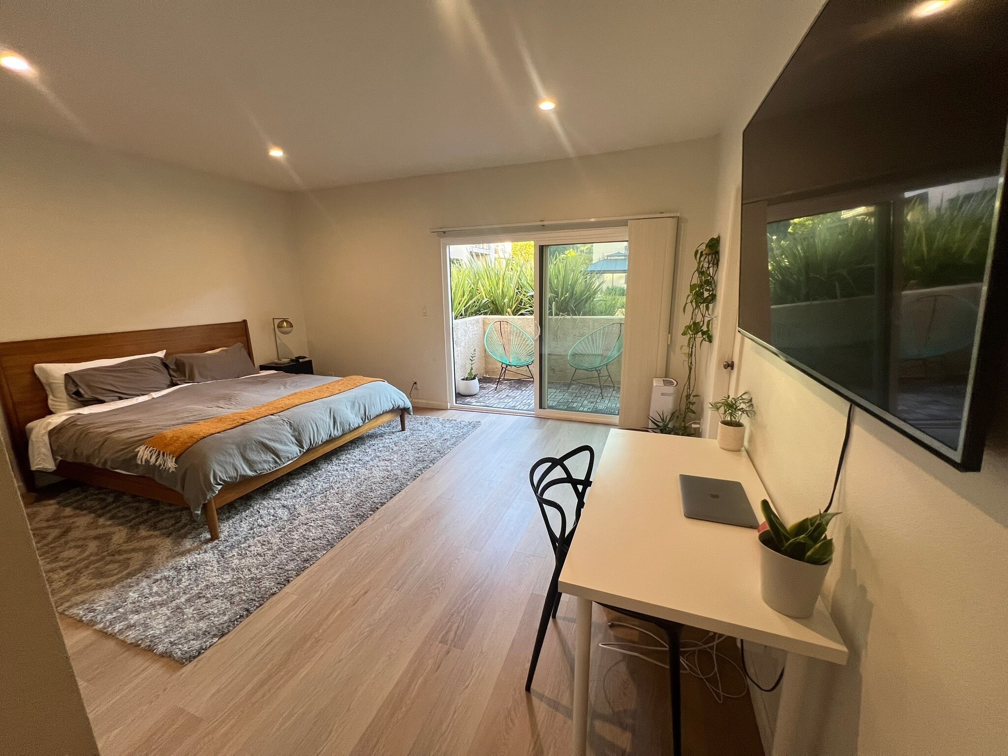 Building Photo - 8180 Manitoba St