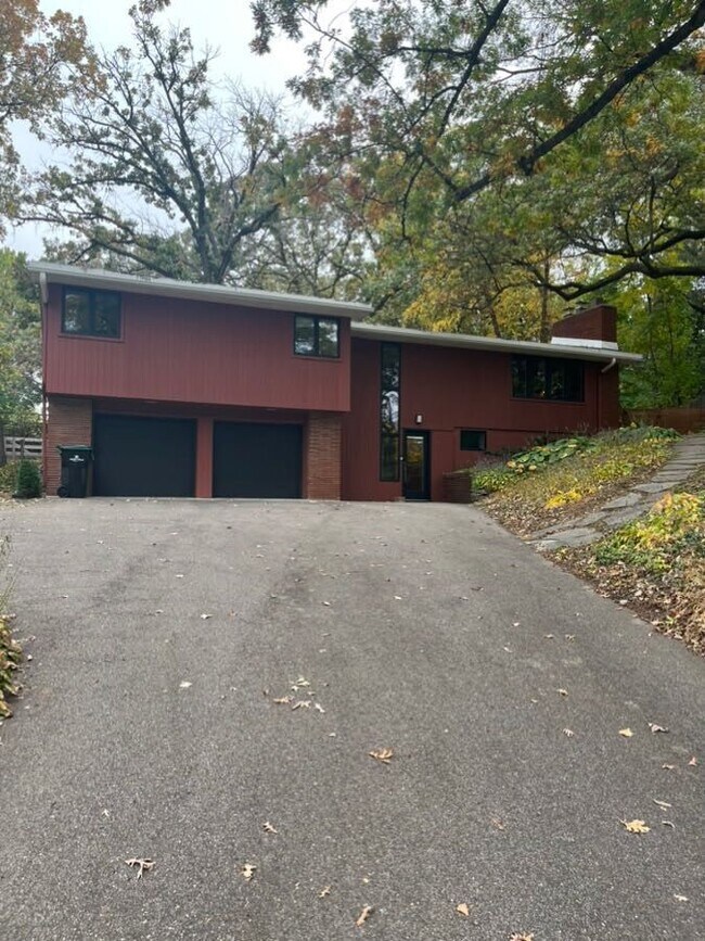 Midcentury home across from Lake Johanna w... 1520 Edgewater Ave