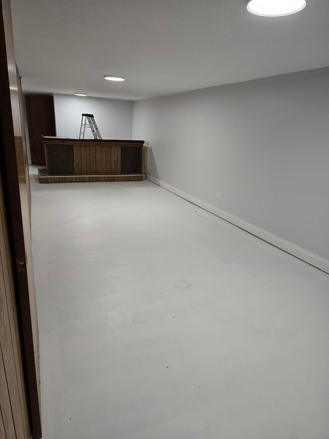 Building Photo - 4 Acorn Ln
