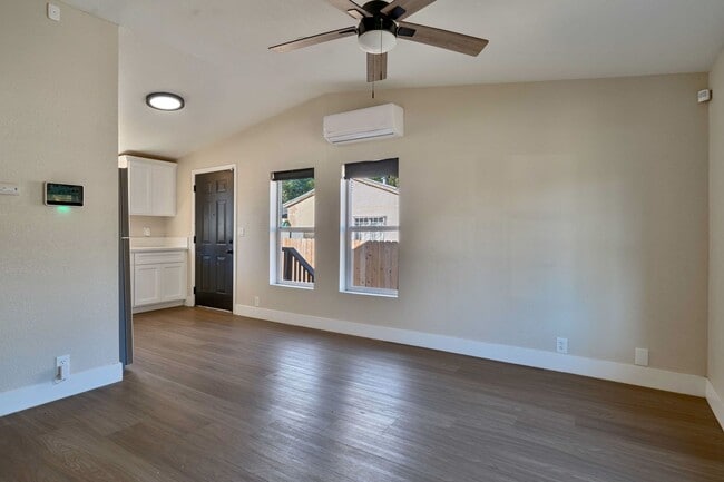 Building Photo - Rare Opportunity to Rent Main House and Detached ADU in Sacramento!