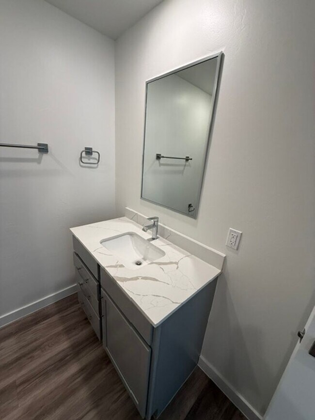 Building Photo - 1016 Prominent Wy