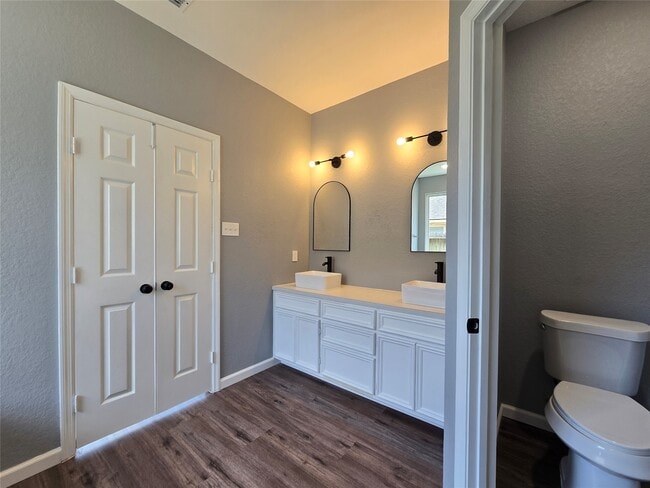 Building Photo - 5210 Benton Dr