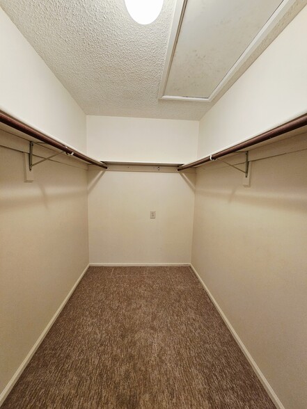 Walk In Closet - 1990 Mattis St