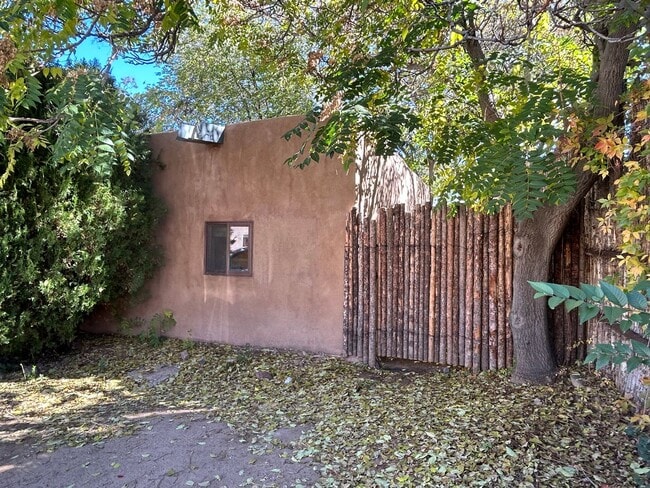 Building Photo - 945 Agua Fria St