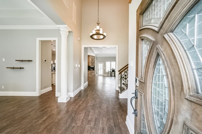 Building Photo - 9660 Fairdale Ln