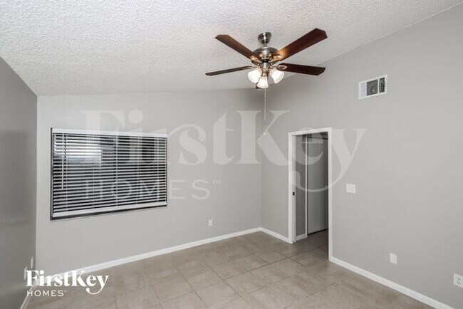 Building Photo - 1739 Goldfinch Ct