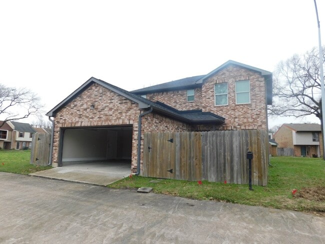 Building Photo - 4803 Forest Ct