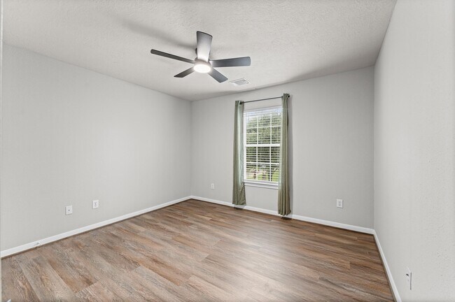 Building Photo - 135 S Spinning Wheel Cir