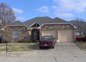 Building Photo - 6303 Royal Cedar Dr