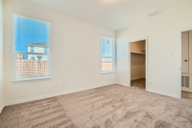 Building Photo - 4 Bedrooms located off Hwy 90W and Grosenbacher Rd, 10 miles from Lackland AFB