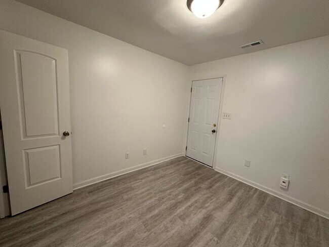 Building Photo - 61 Riverchase Dr