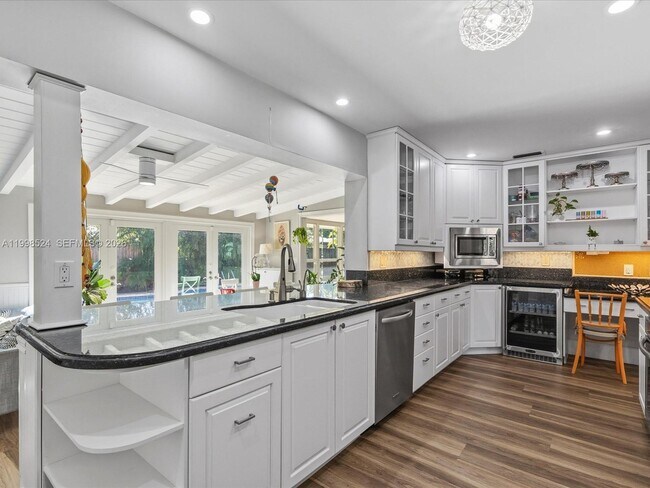 Building Photo - 2648 NE 26th Ave