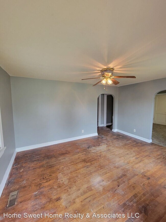 Building Photo - 3 br, 1 bath House - 1890 N Broadway