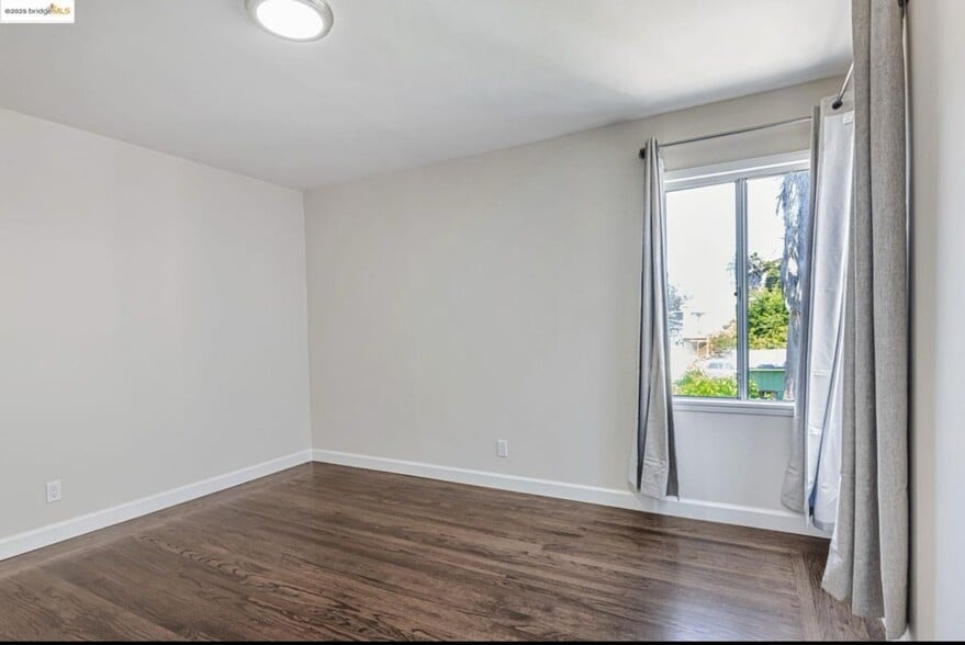 Building Photo - 2946 Bona St