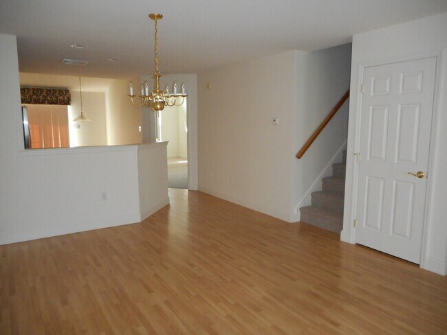 Building Photo - Beautiful 2 Bedroom, Loft 1 1/2 Bath Townhome Wyomissing