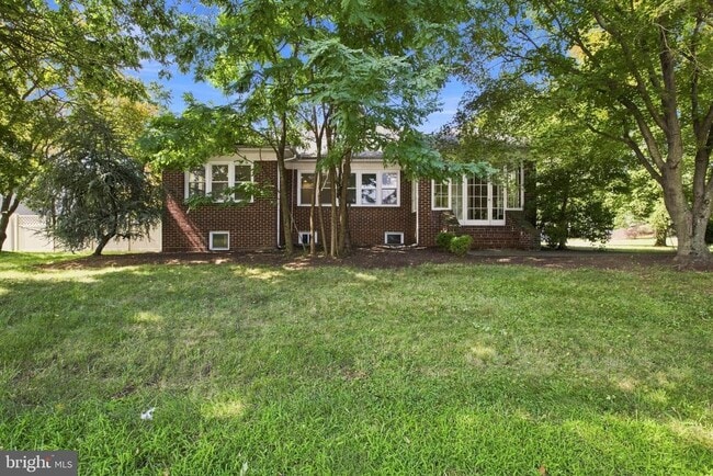 Building Photo - 133 Warrenville Rd