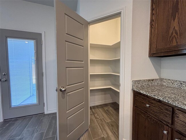 Building Photo - 722 Freedom Cir