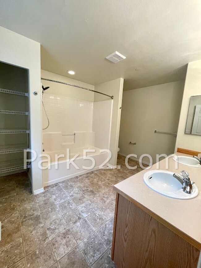 Building Photo - Dog Friendly - 3 Bedroom DuPont Single Fam...