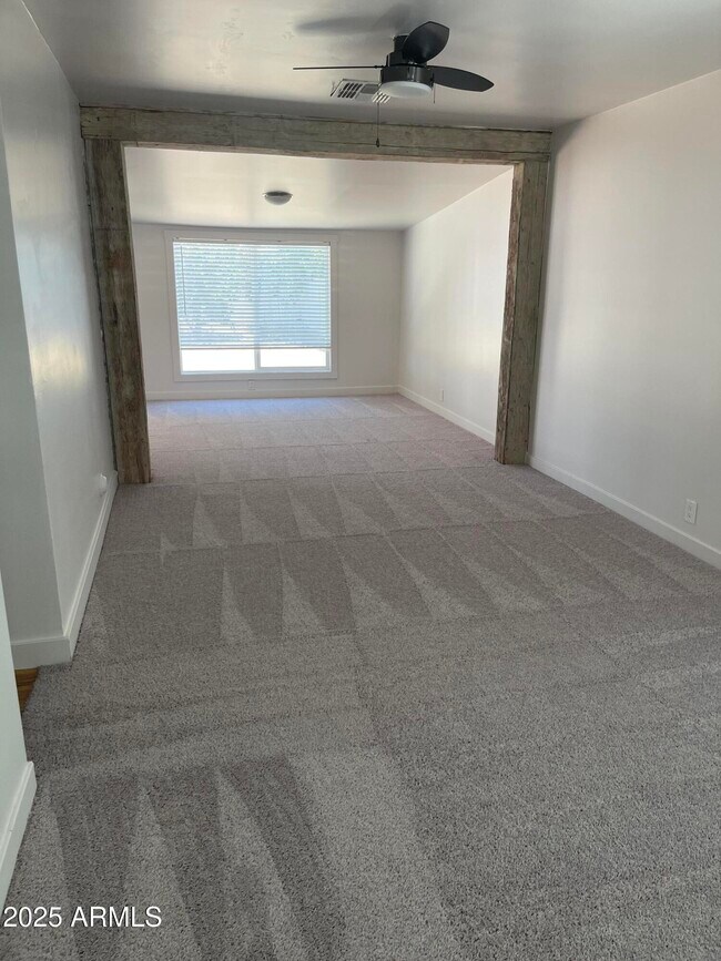 Building Photo - 106 E Linda Ln