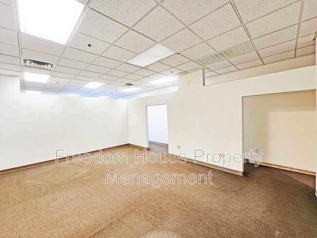 Building Photo - 1231 E Basin Ave