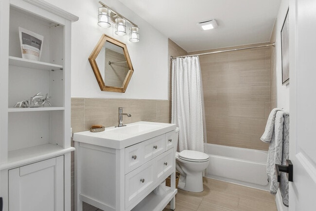 Building Photo - 3236 32nd Ct