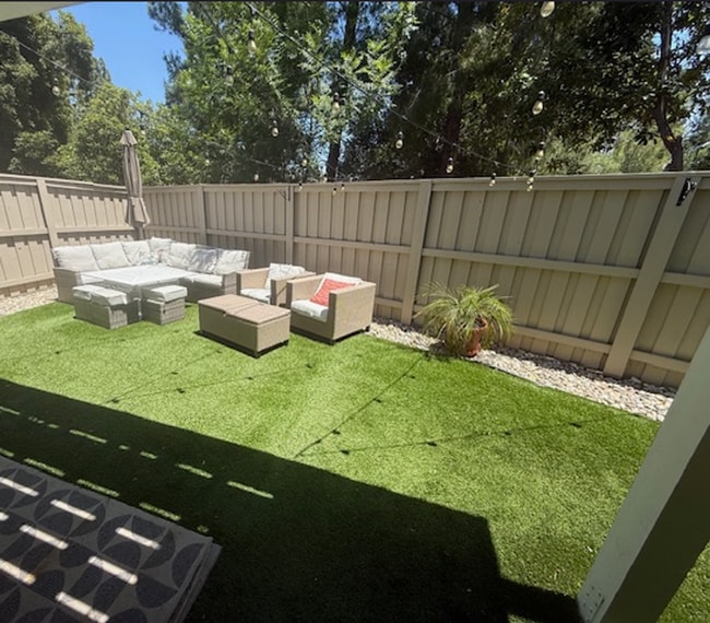 Building Photo - Beautiful 4 bedroom 2.5 bath home in Oak Park