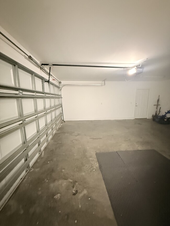 Building Photo - 34 Wintergreen Dr